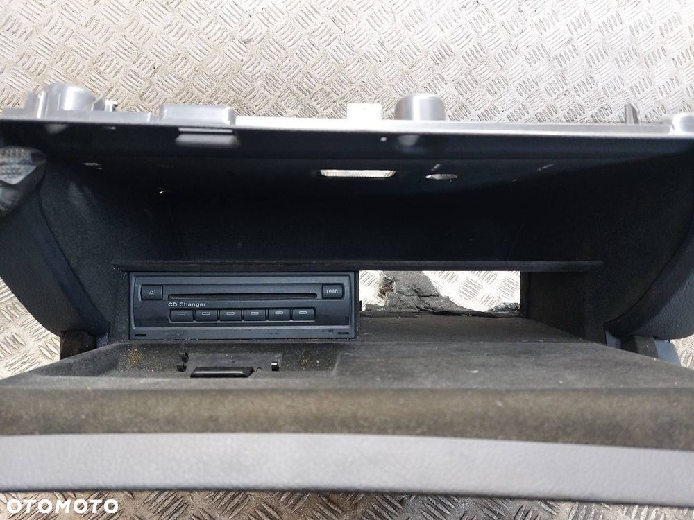 SCHOWEK PASAŻERA + ZMIENIARKA AUDI A6 C6 4F1857035AH - 8