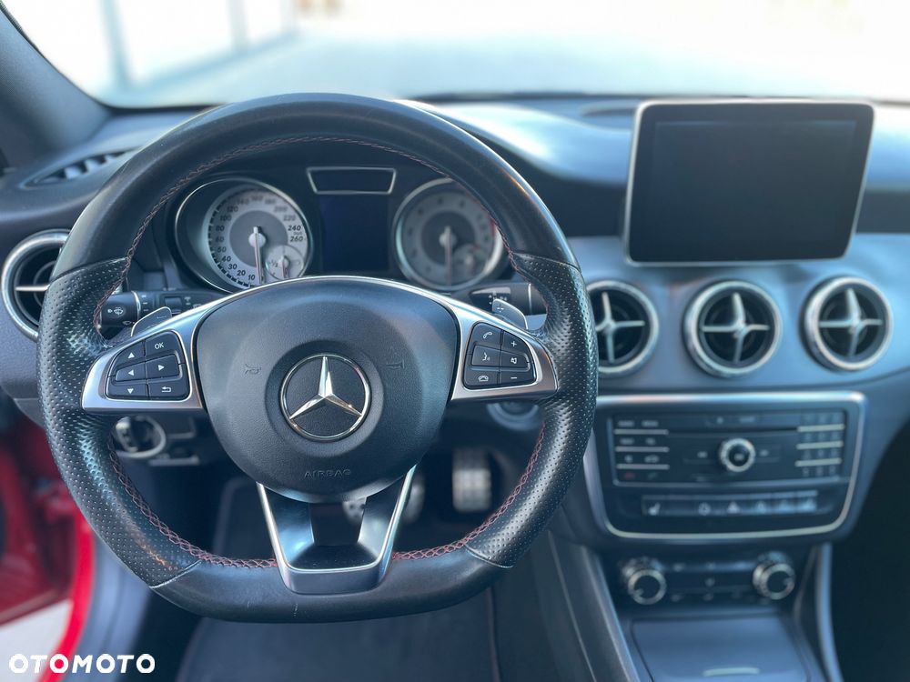 Mercedes-Benz CLA 180 7G-DCT SCORE - 10