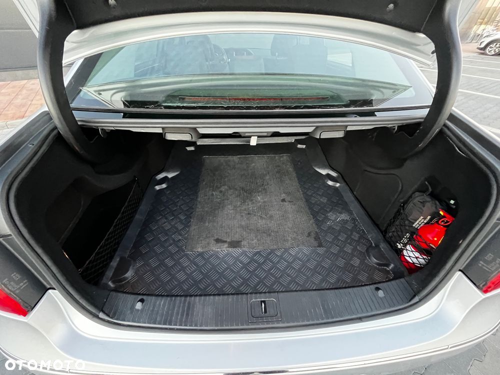 Mercedes-Benz Klasa E 200 CGI BlueEffICIENCY Avantgarde - 14