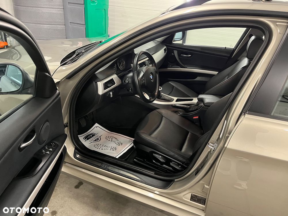 BMW Seria 3 318d DPF Edition Sport - 11