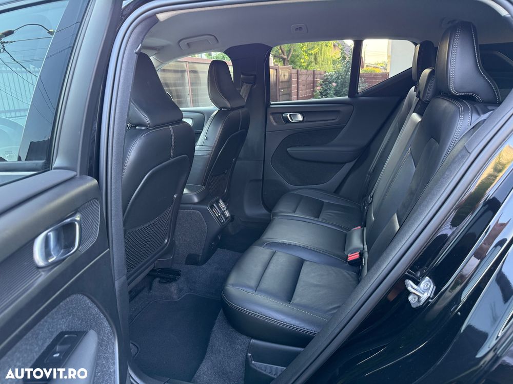 Volvo XC 40 B4 AT8 AWD Mild Hybrid Momentum Pro - 21
