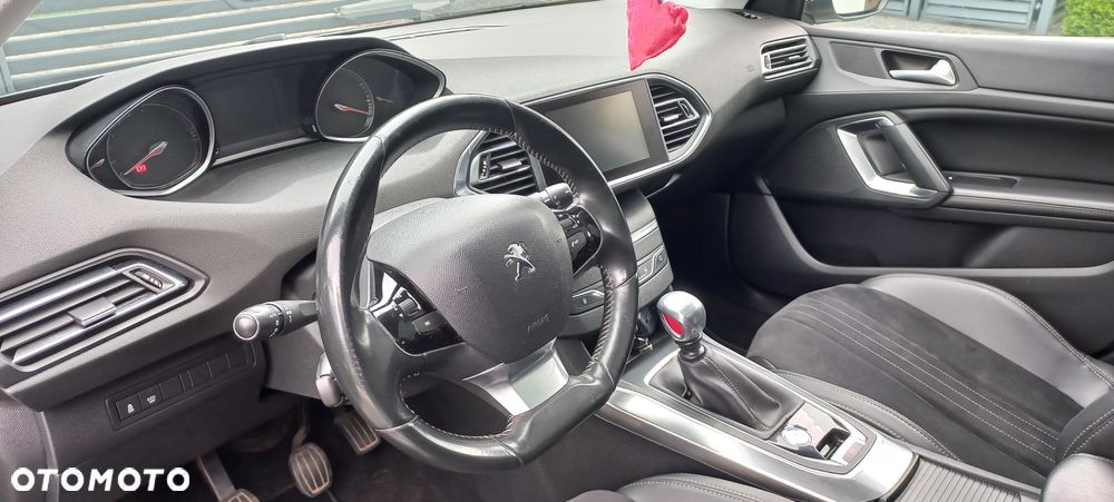 Peugeot 308 1.2 PureTech Allure S&S - 28
