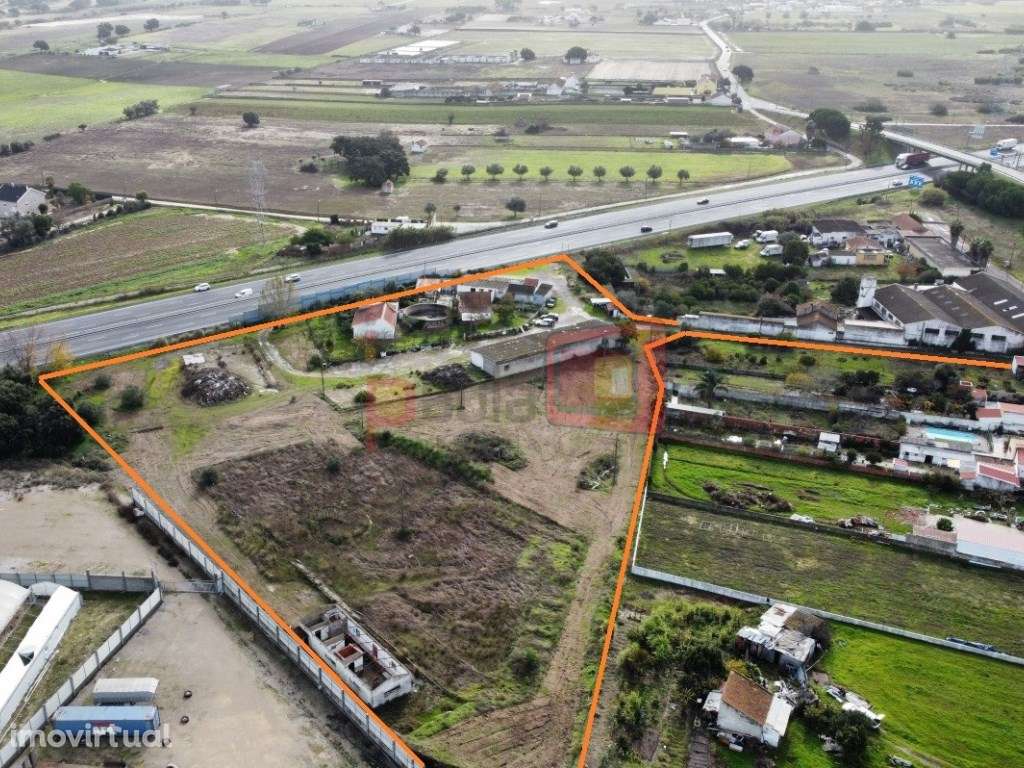 TERRENO COM CASAS - SARILHOS GRANDES - Grande imagem: 3/60