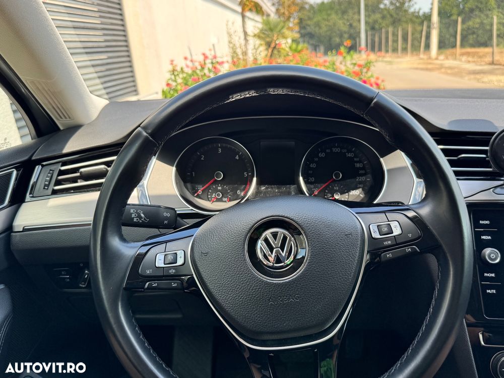 Volkswagen Passat 2.0 TDI DSG Highline - 25