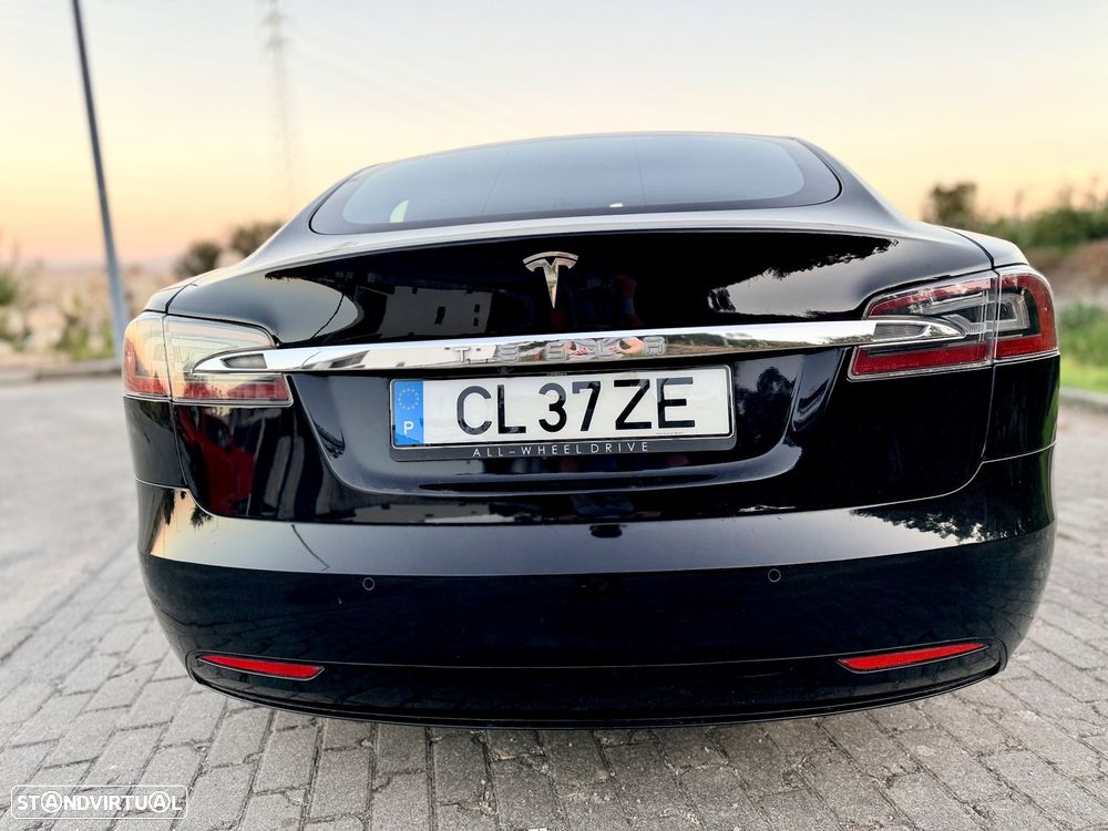 Tesla Model S - 19