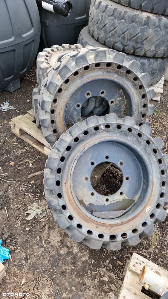 Opony pełne do JCB 520-40 520-50 525-60 - 2
