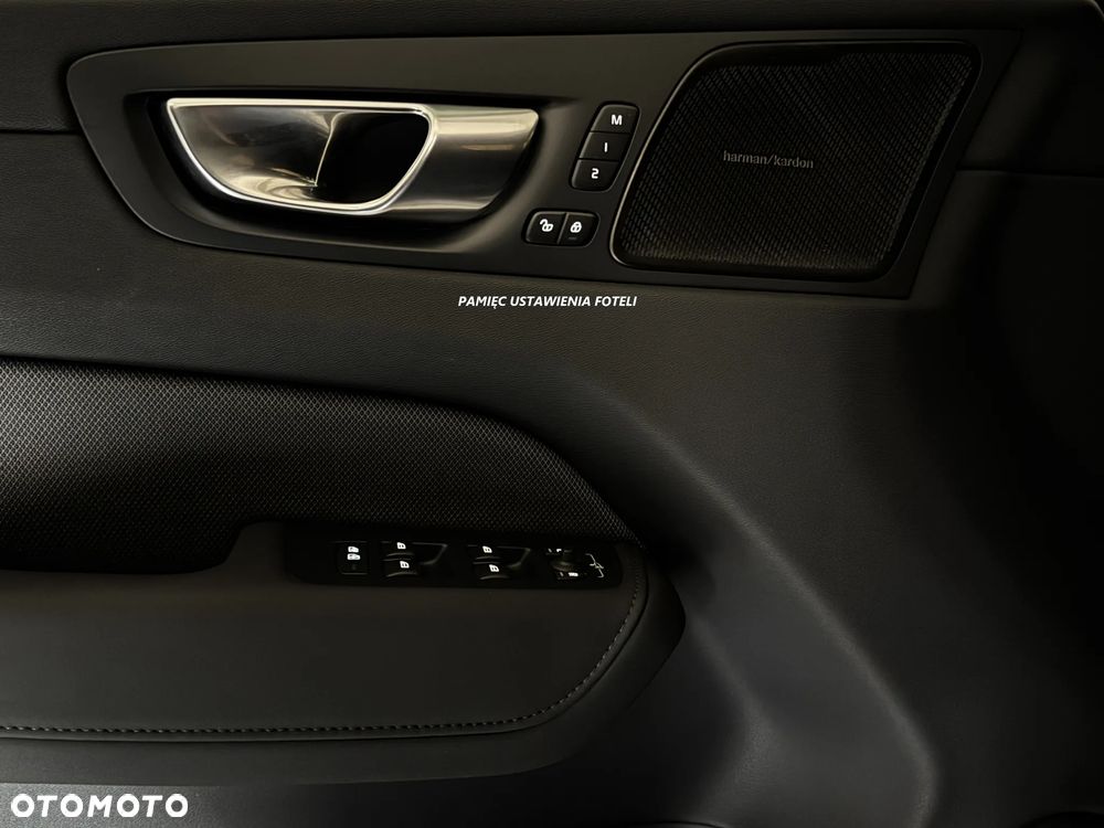 Volvo XC 60 B5 B AWD Geartronic RDesign - 14