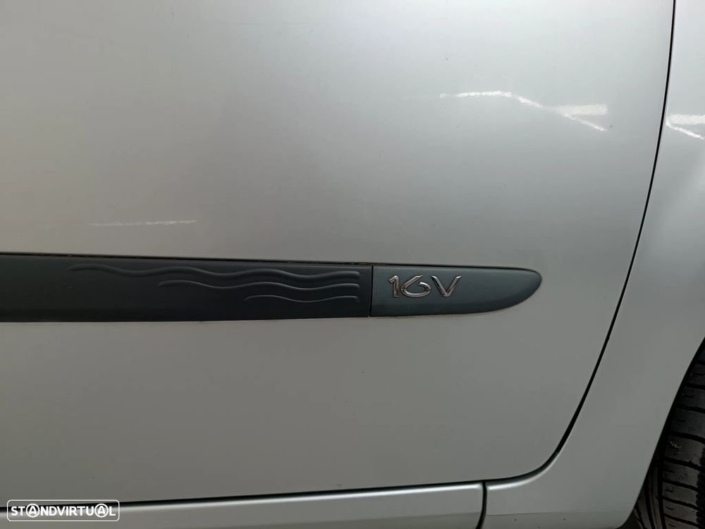 Renault Clio 1.2 16V Confort - 5