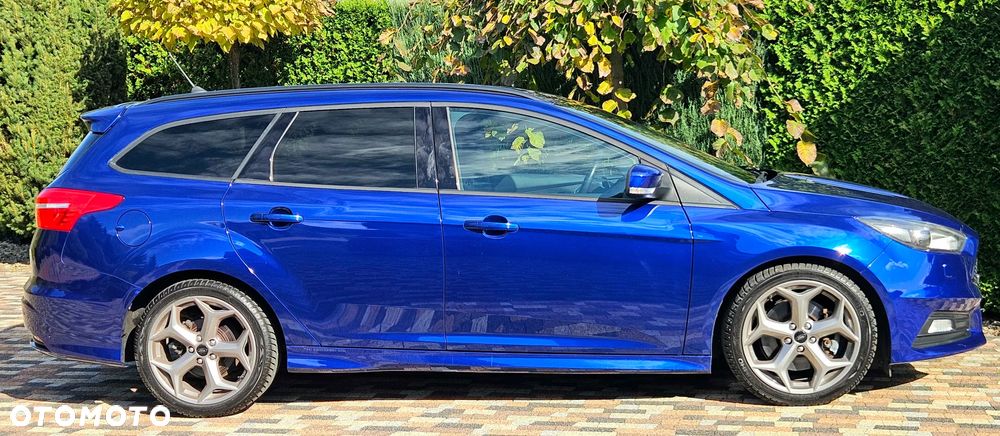 Ford Focus Turnier 2.0 EcoBoost ST mit Leder-Exclusiv-Paket - 11