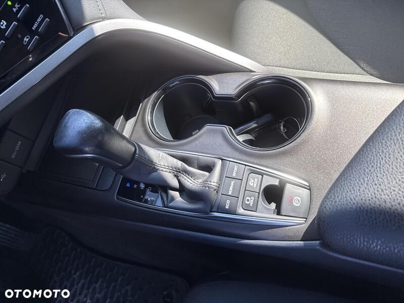 Toyota Camry 2.5 Hybrid Comfort CVT - 17