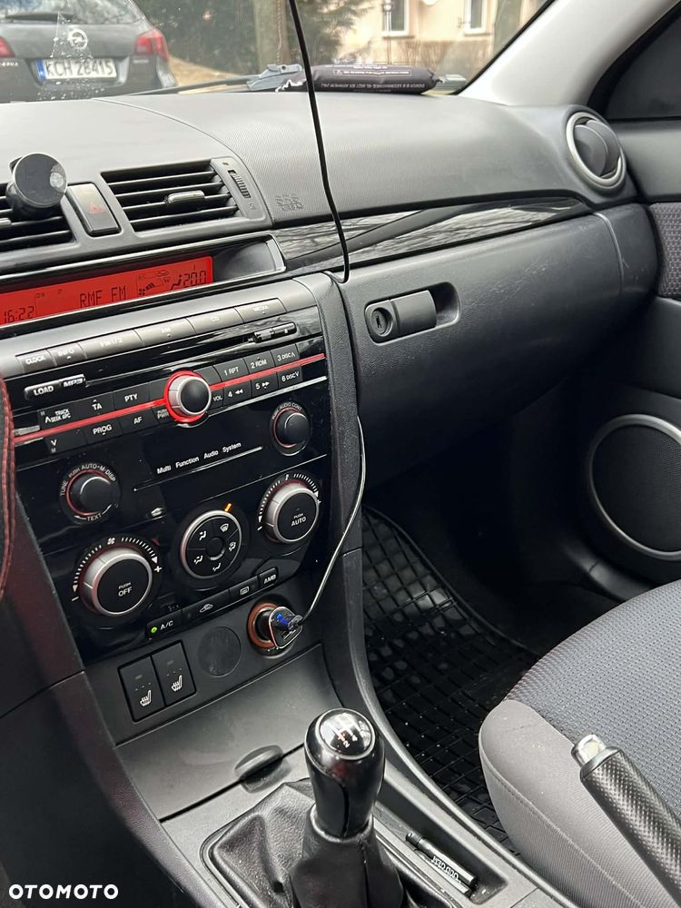 Mazda 3 1.6 Active + - 8