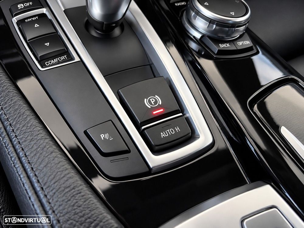 BMW 520 d Pack Desportivo M Auto - 52