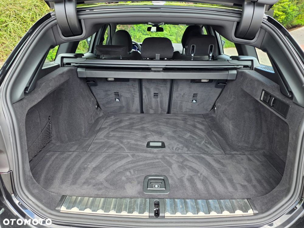 BMW Seria 3 330i xDrive M Sport - 24