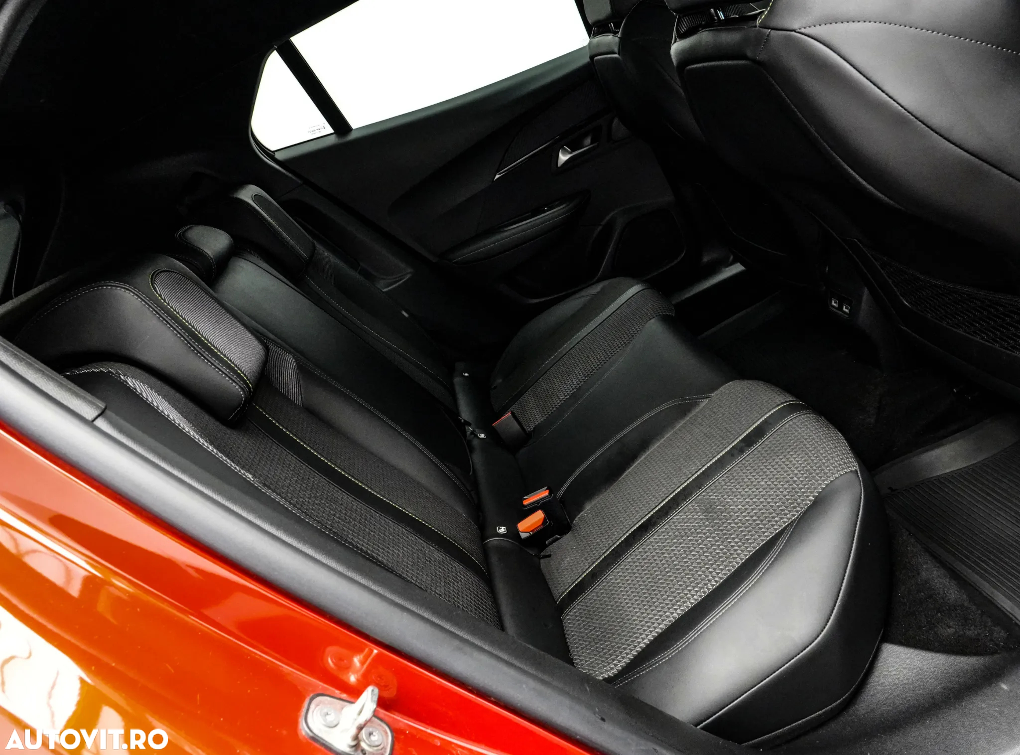Peugeot 2008 e-2008 54 kWh GT - 13