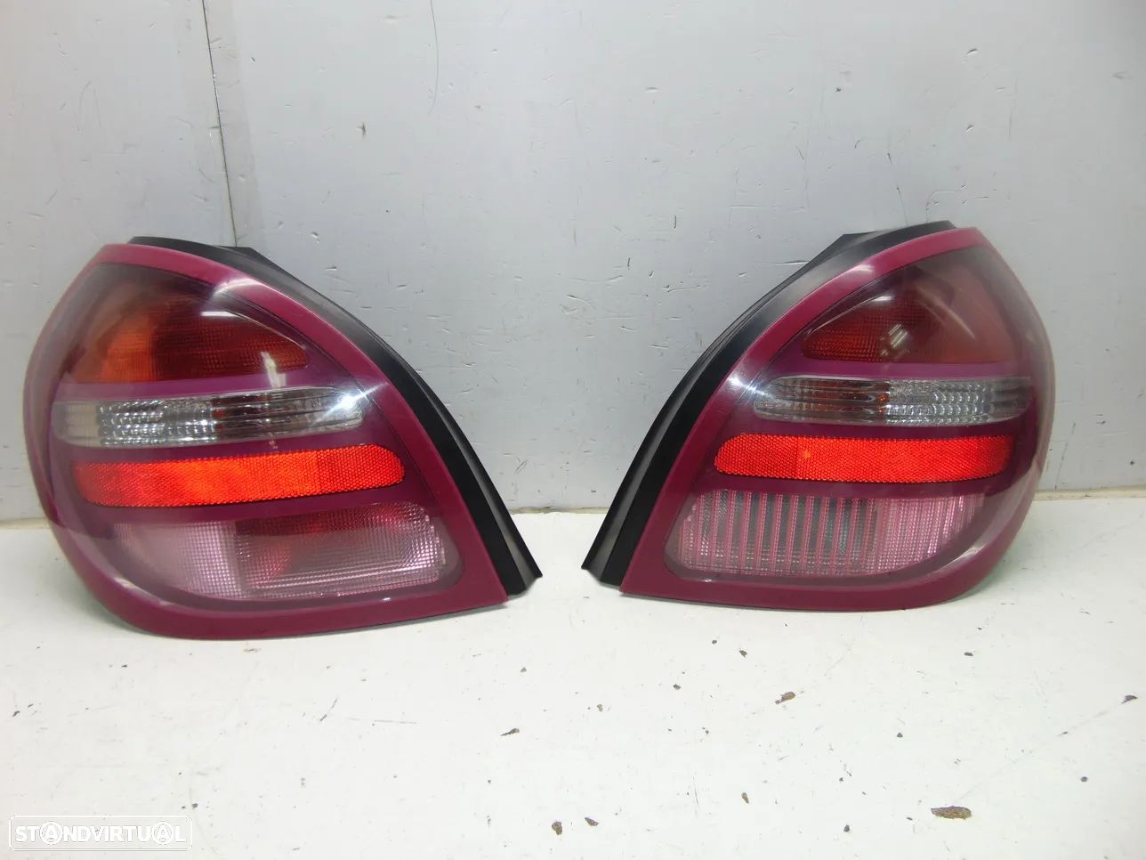 Nissan Almera farolins - 1