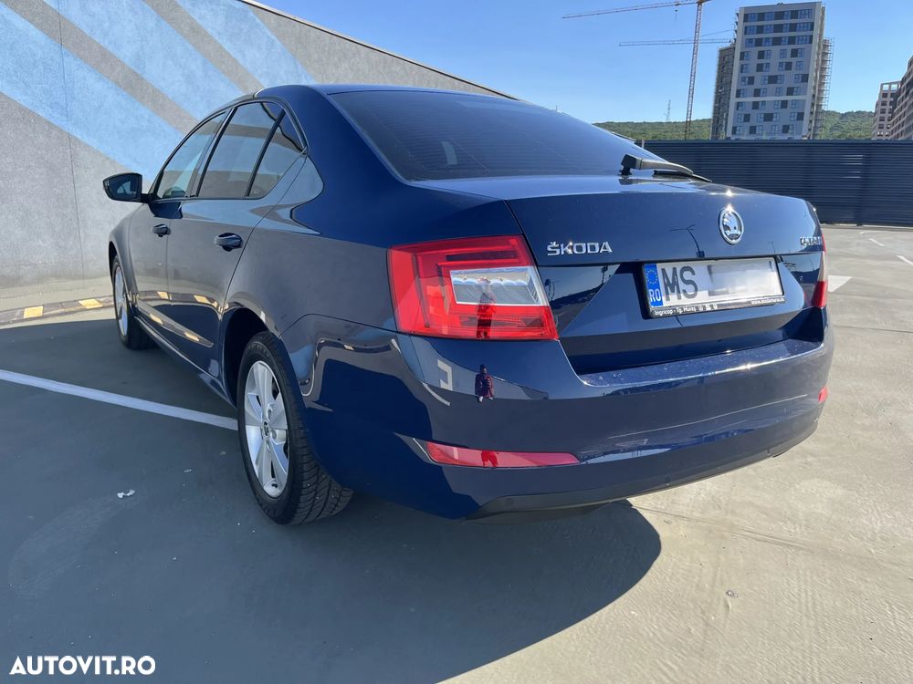Skoda Octavia 1.6 TDI DSG Style - 3
