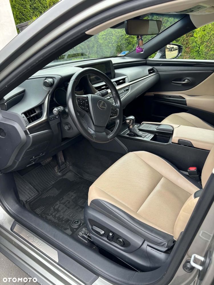 Lexus ES 300h Business Edition - 17