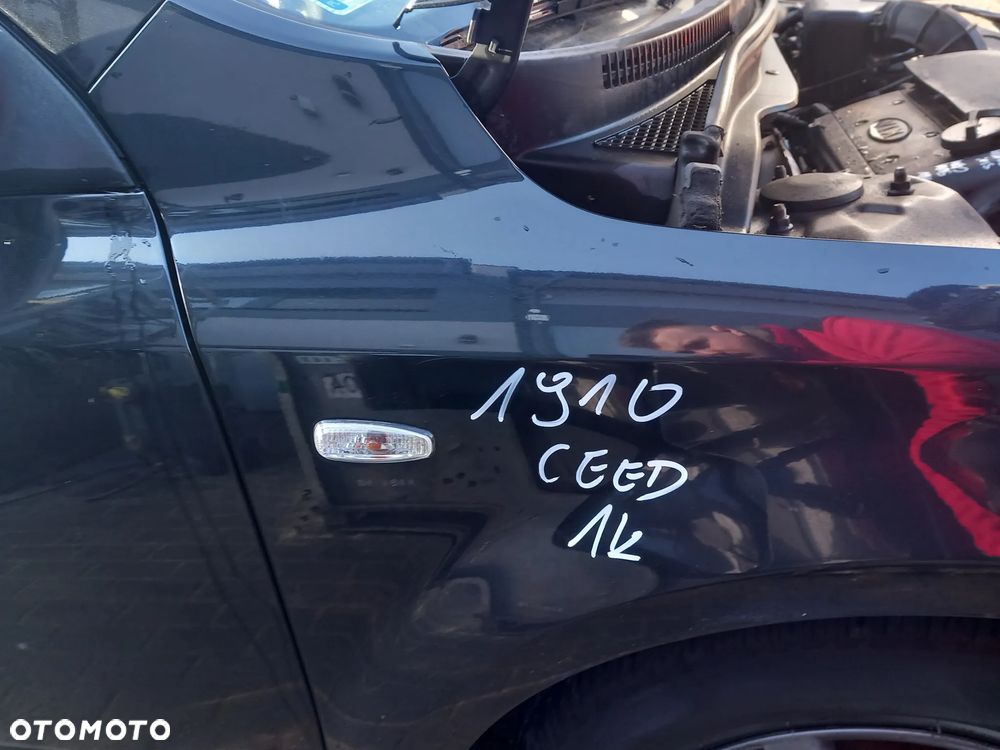 KIA CEED BŁOTNIK PRAWY PRZEDNI PRAWY PRZÓD KOLOR: 1K - 5