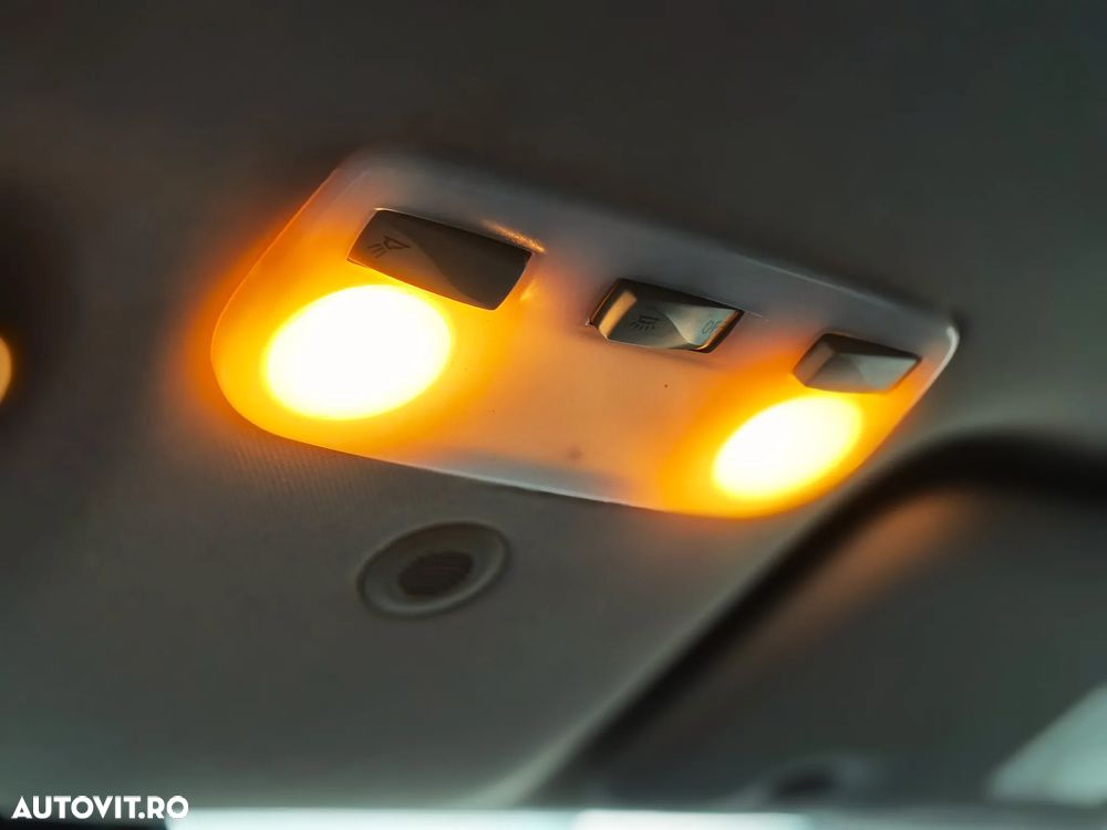 Renault Megane Grandtour ENERGY TCe 115 Start & Stop Bose Edition - 36