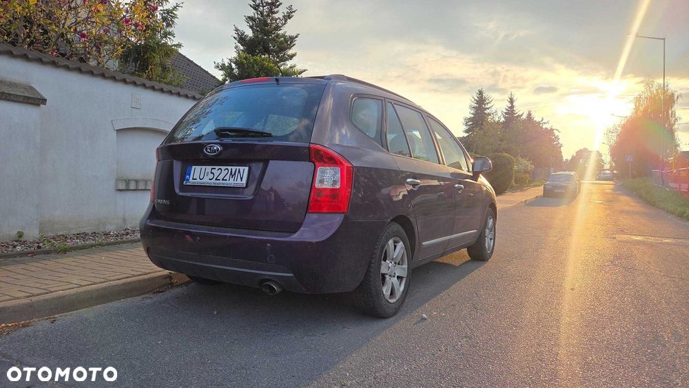 Kia Carens - 4