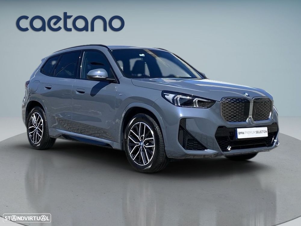 BMW iX1 eDrive20 Pack Desportivo M - 24