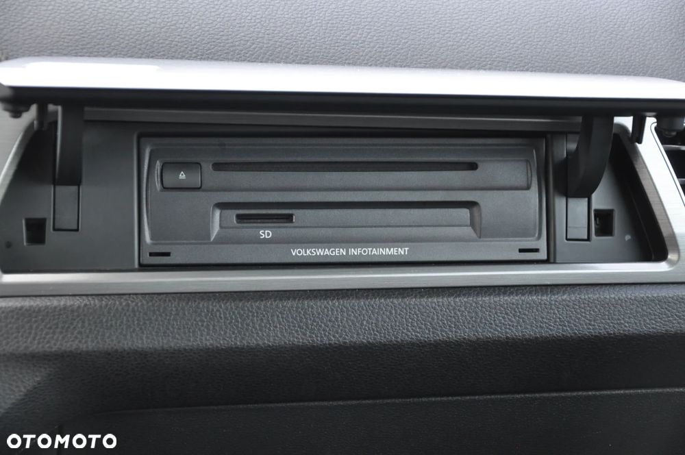Volkswagen Touran 2.0 TDI SCR Comfortline - 24