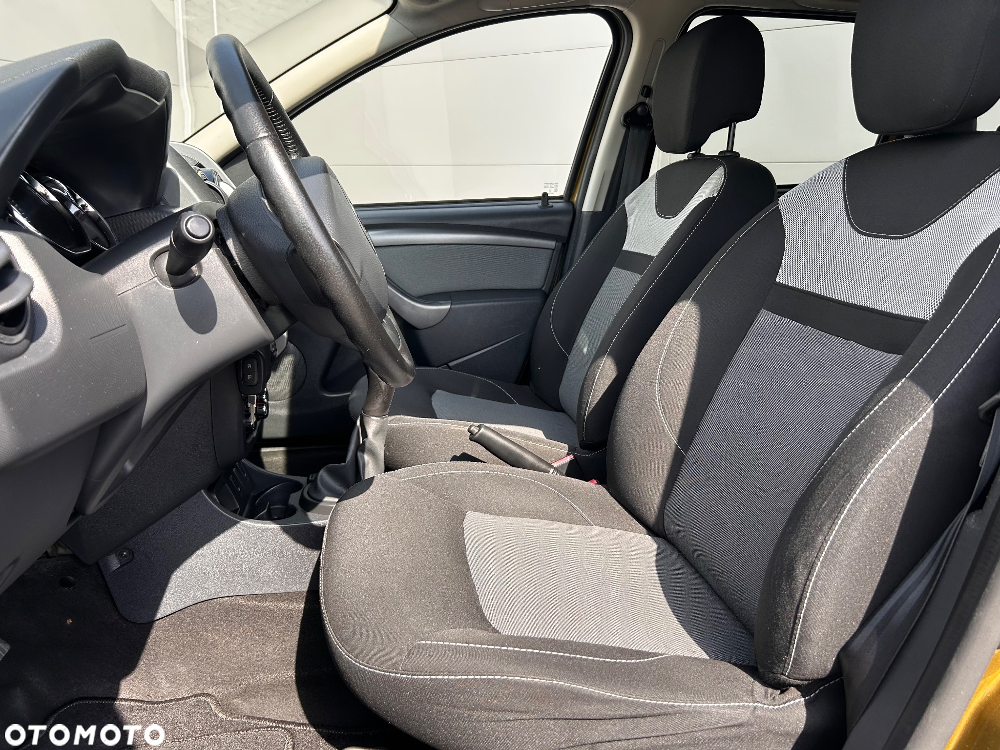 Dacia Duster 1.6 SCe Laureate S&S - 16