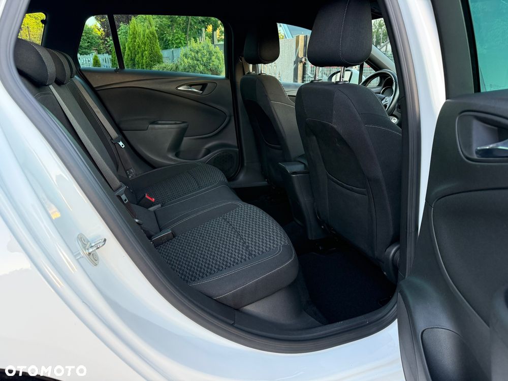 Opel Astra 1.4 Turbo Innovation - 17