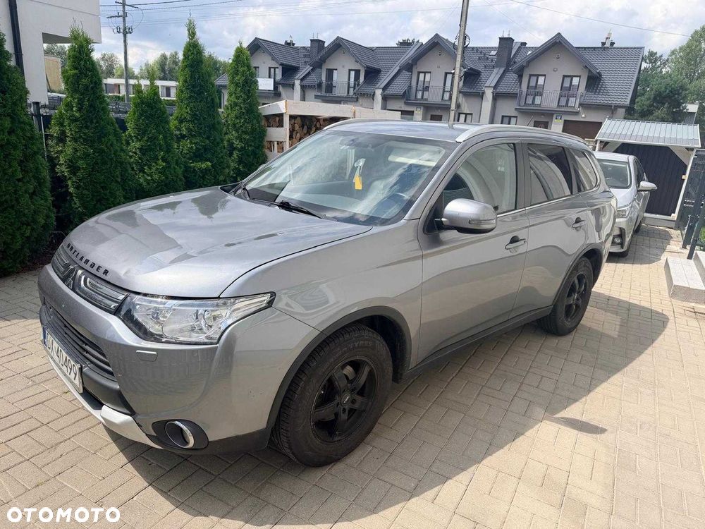 Mitsubishi Outlander - 2