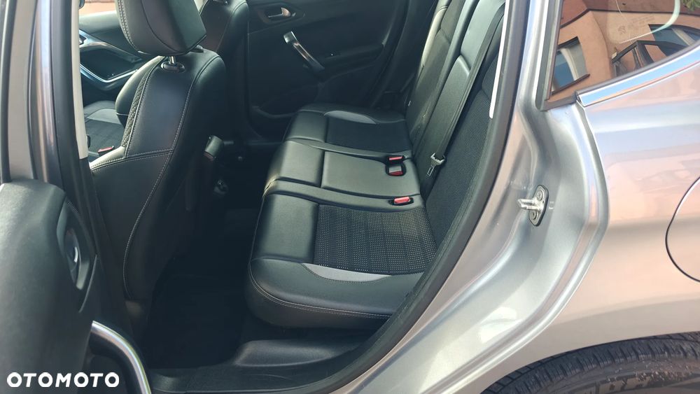 Peugeot 2008 1.6 VTi Allure - 26