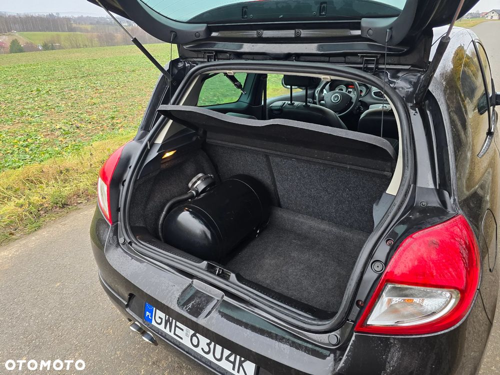 Renault Clio 1.6 16V 130 GT - 11