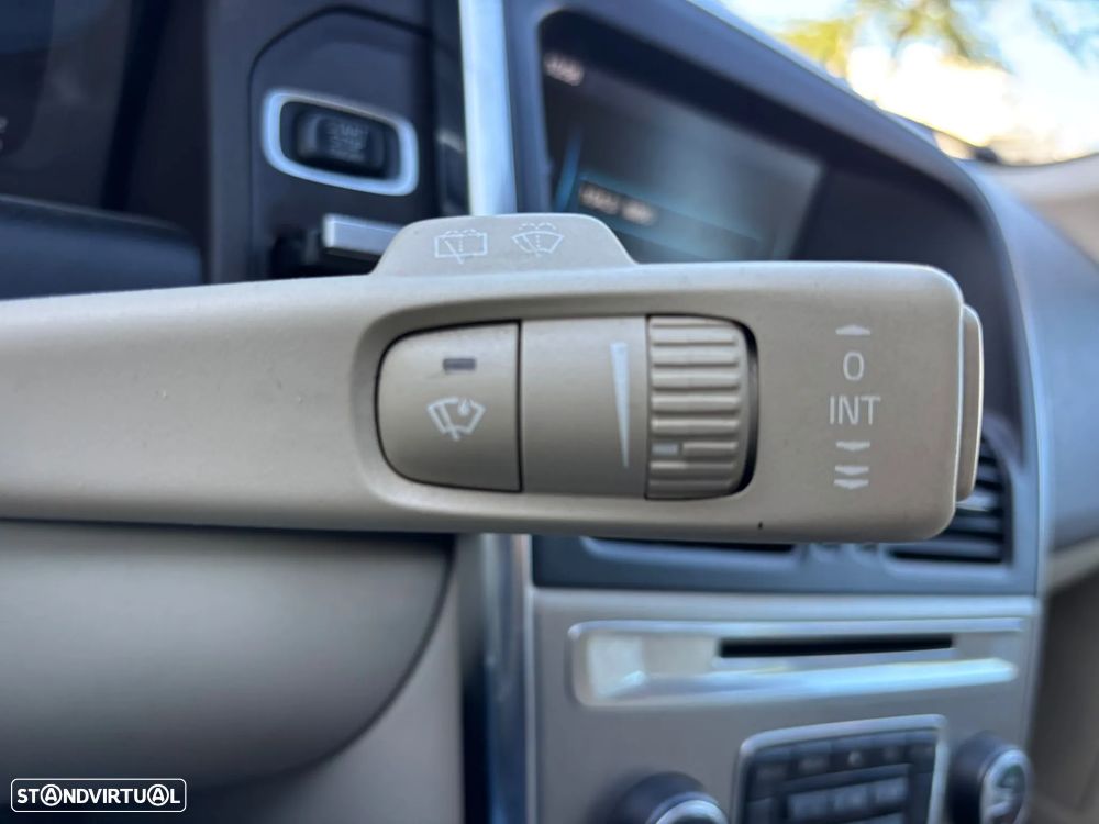 Volvo XC 60 2.0 D3 R-Design Geartronic - 26