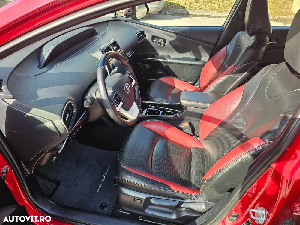 Toyota Prius (Hybrid) Life - 14