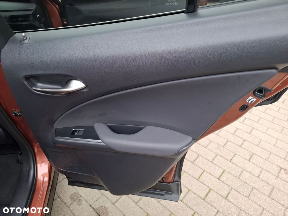 Lexus UX 300h Business - 25