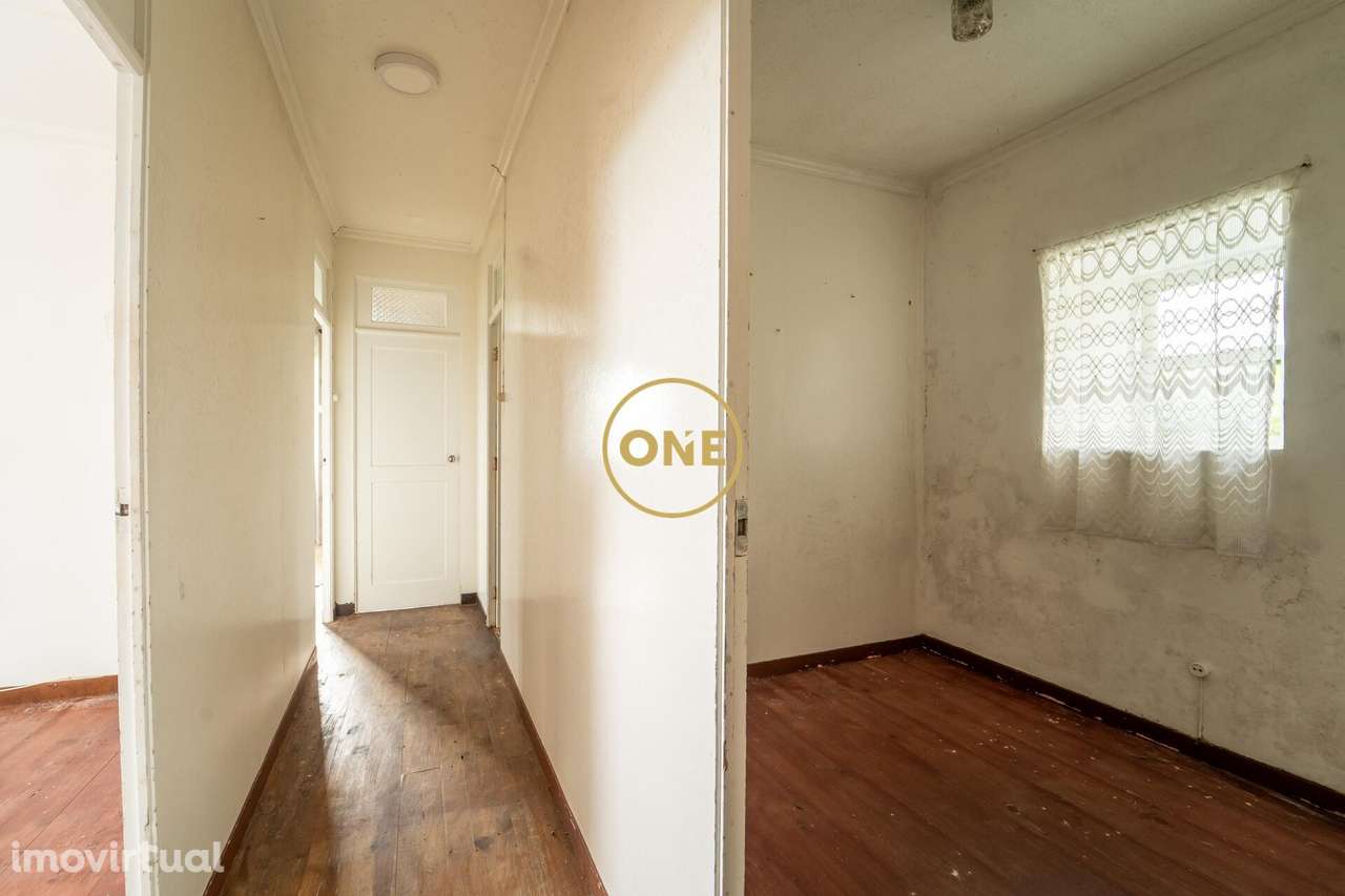 Moradia T1 com Terreno Amplo e Vista Mar – Excelente Potencial de Inve - Grande imagem: 5/12