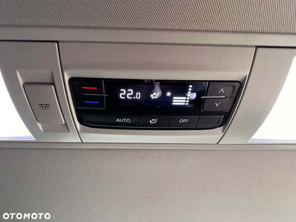 Volkswagen Caravelle - 12