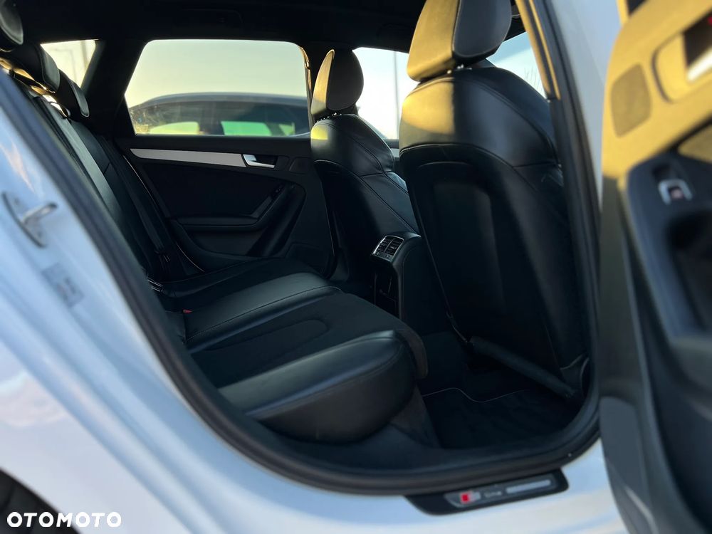 Audi A4 Avant 2.0 TDI DPF clean diesel quattro S tronic S line Sportpaket - 14