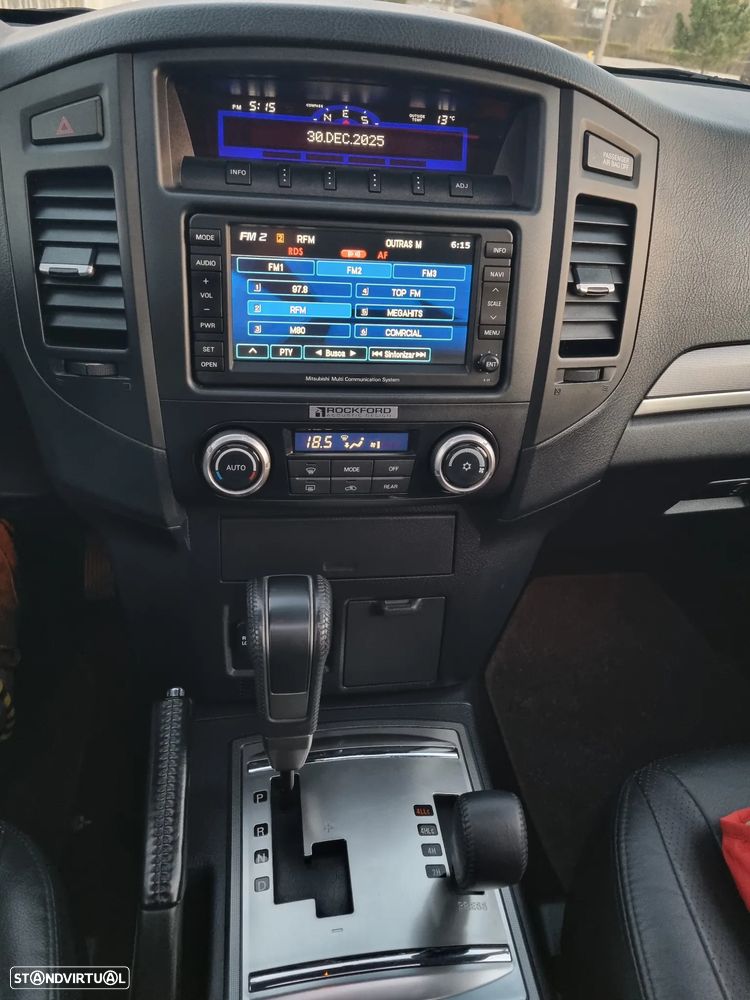 Mitsubishi Pajero - 26
