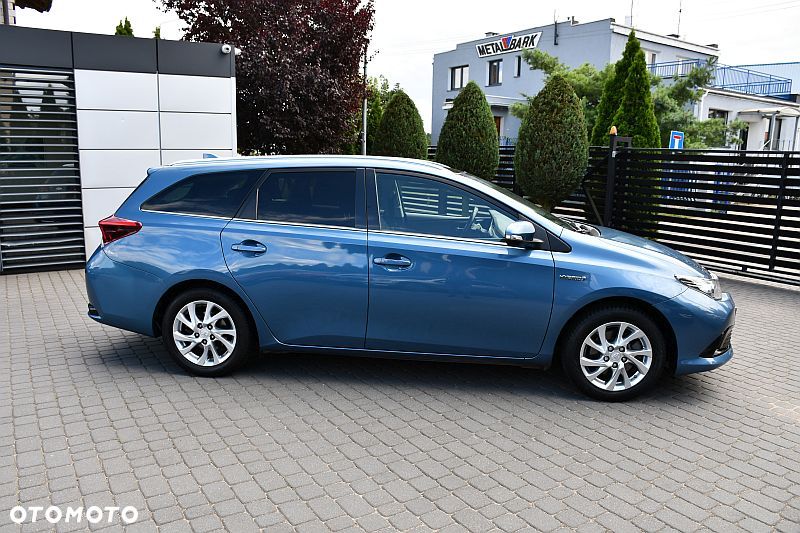 Toyota Auris 1.8 HSD Prestige - 30