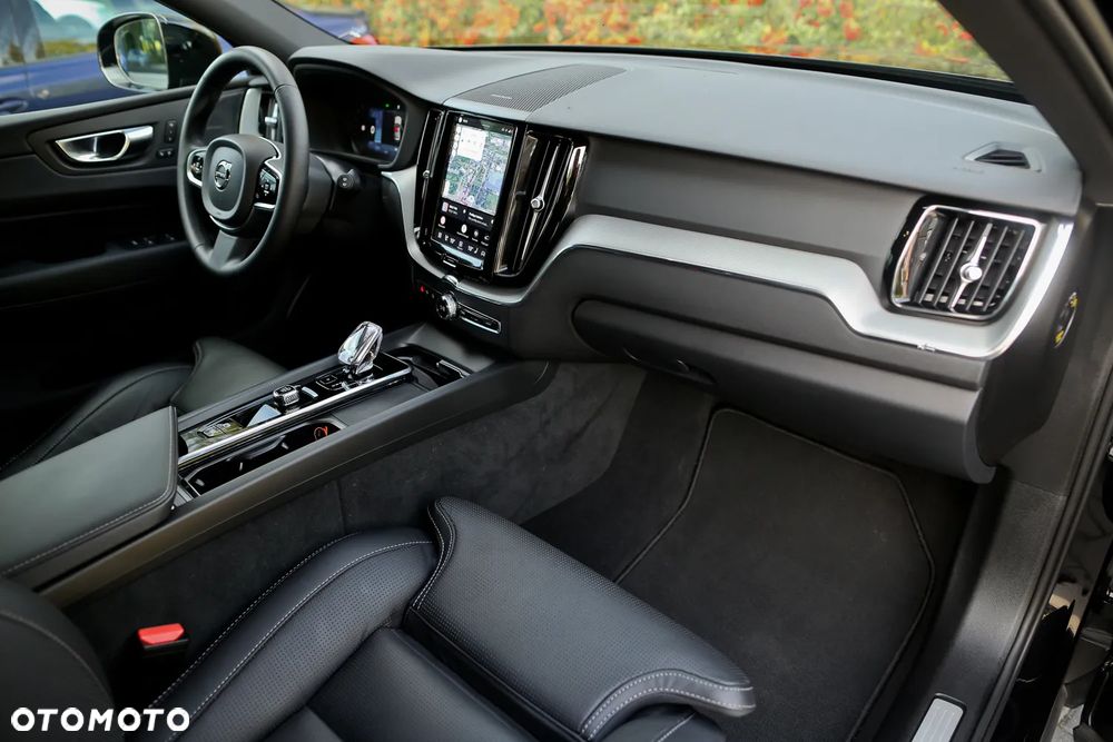 Volvo XC 60 B5 B AWD Plus Black Edition - 24