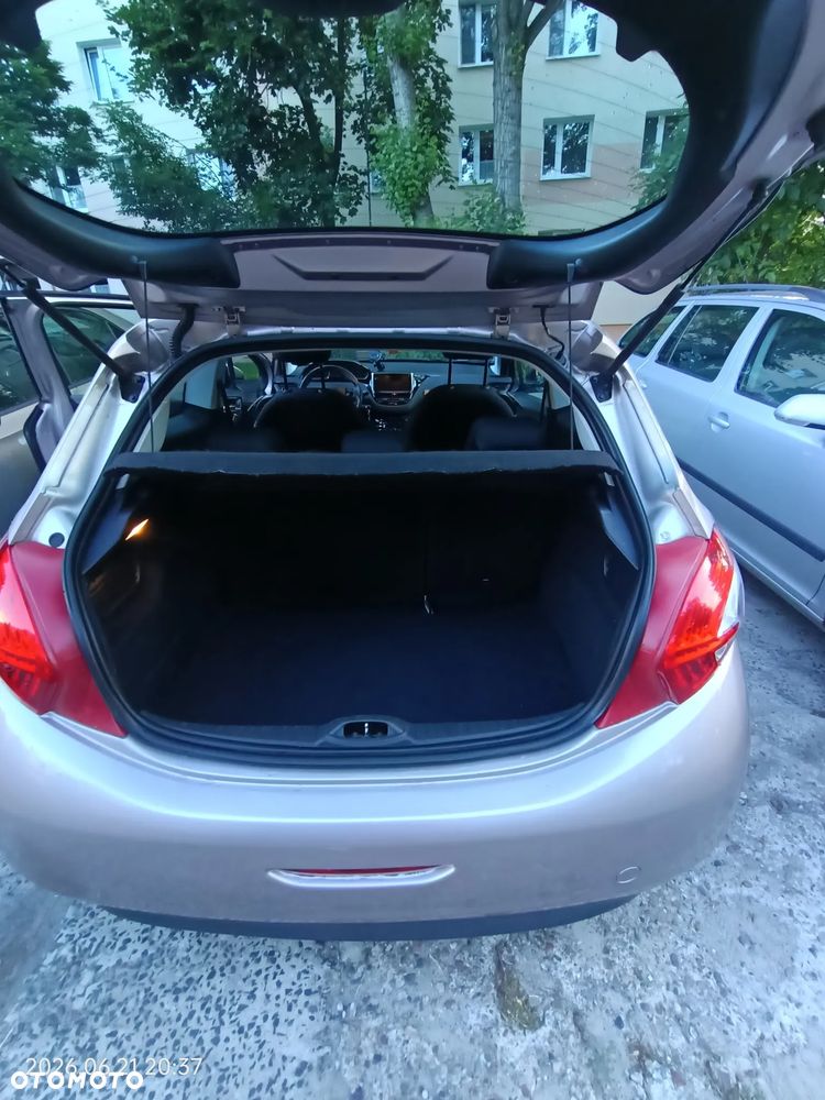 Peugeot 208 - 22