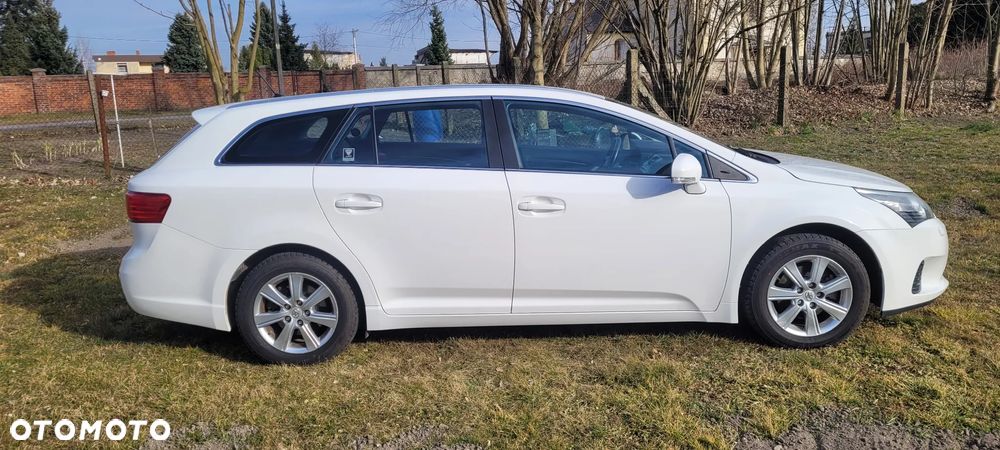 Toyota Avensis 1.6 Active - 6