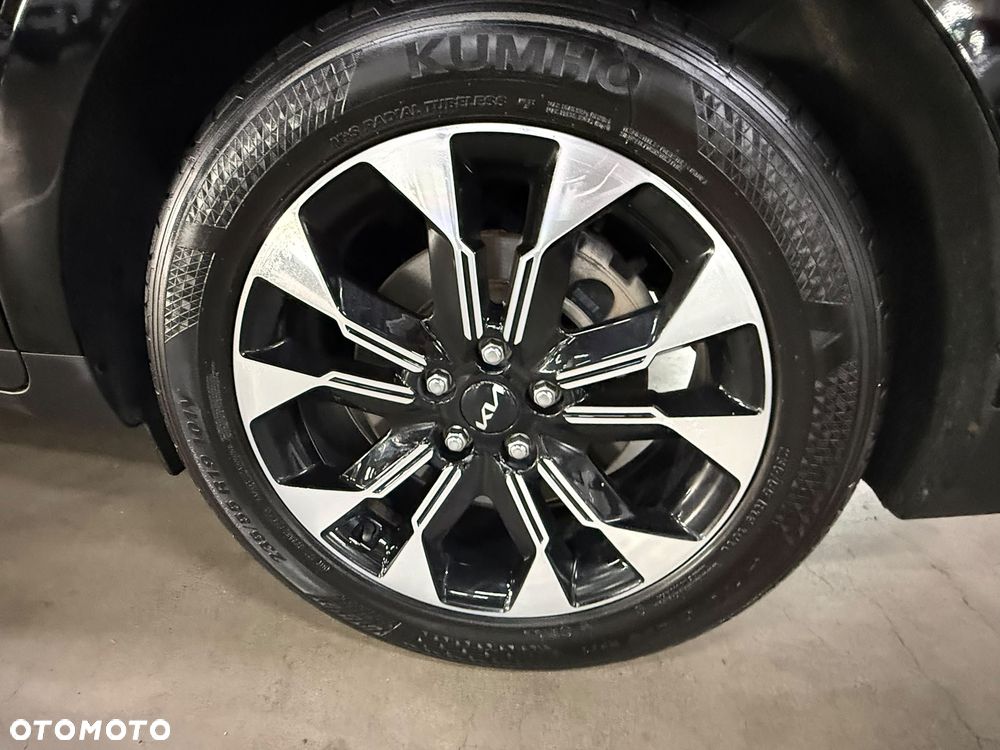 Kia Carnival - 26