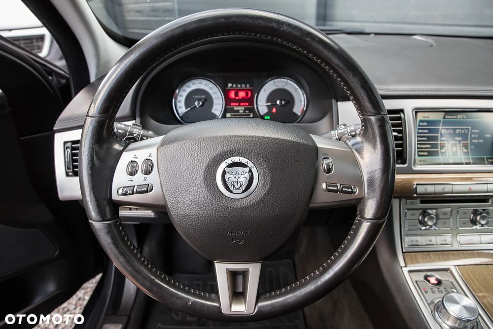 Jaguar XF 4.2 Super V8 - 23