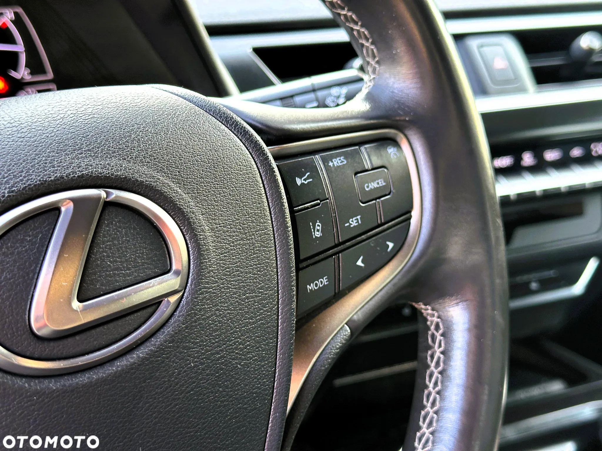 Lexus UX 250h GPF Business Edition 2WD - 16