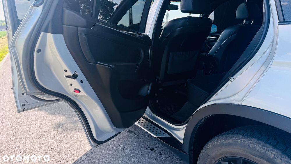 BMW X5 4.8i xDrive - 12