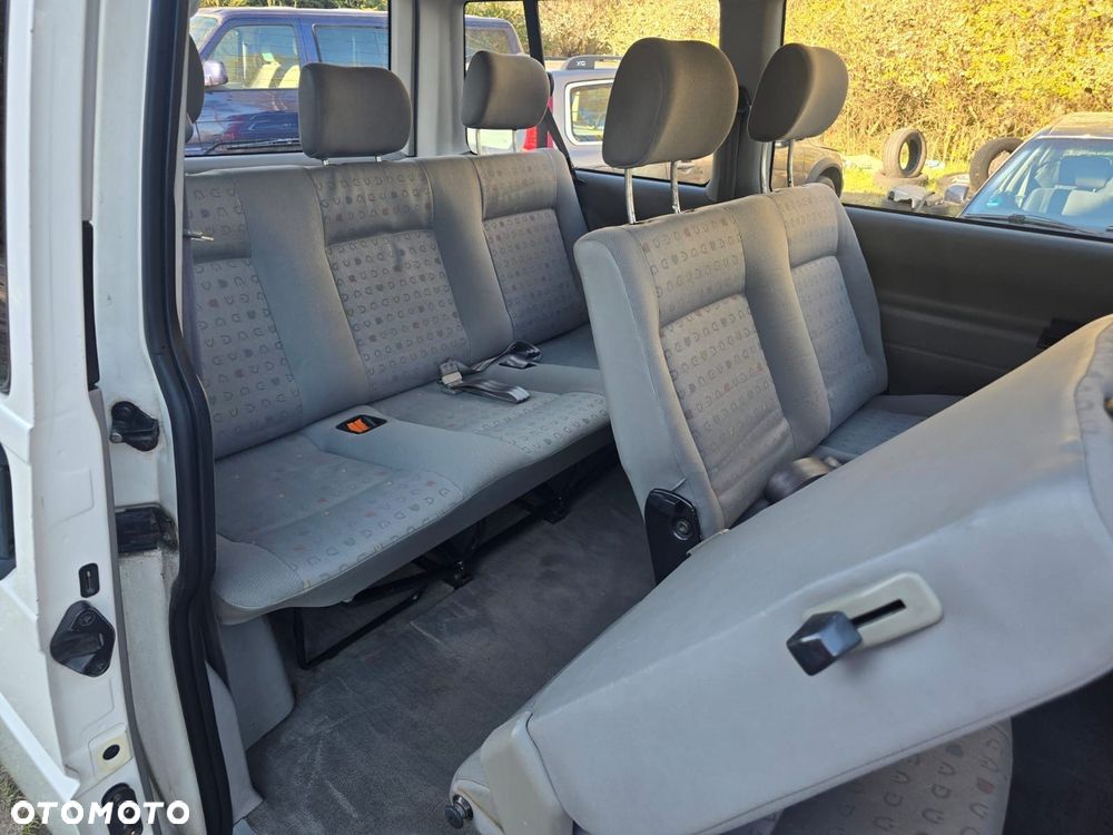 Volkswagen Caravelle - 6