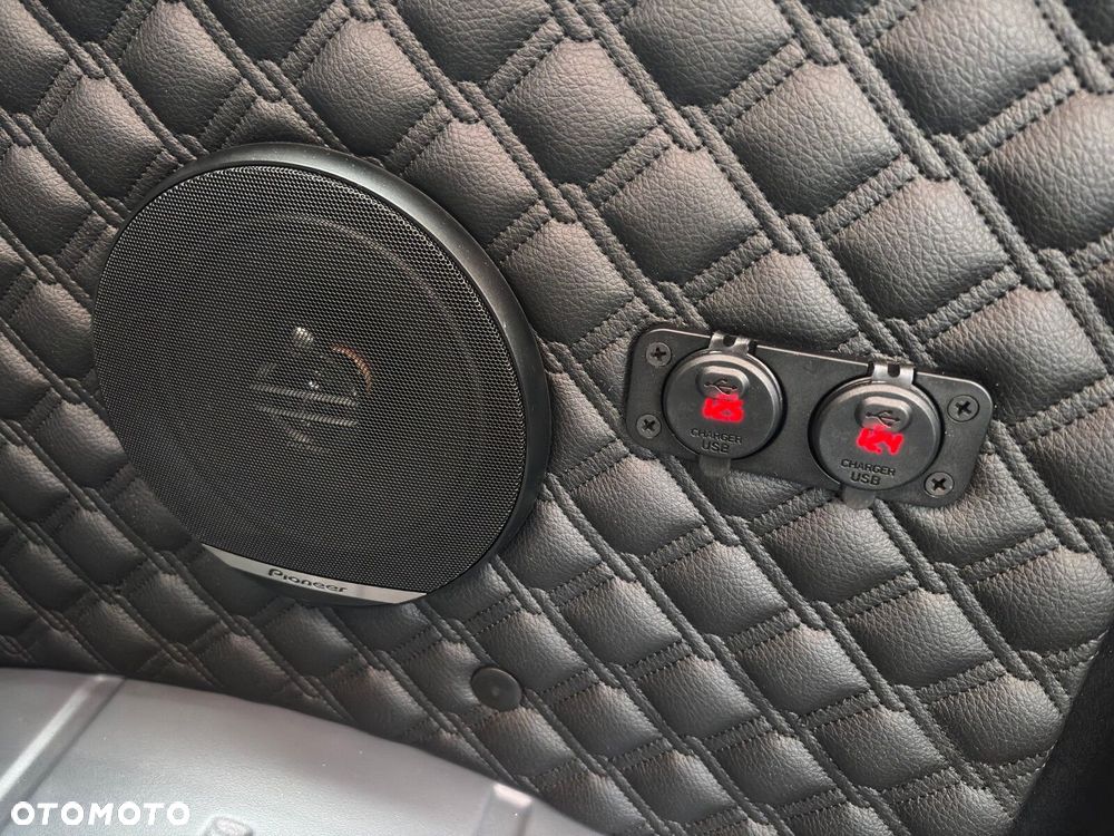 Volkswagen Transporter 2.0 TDI 150 KM 8-automat 8m L1 - 26