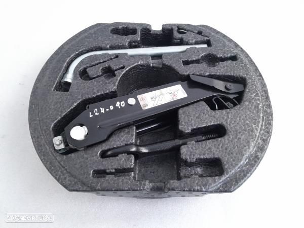 Kit Pneu Suplente / Macaco Volkswagen Scirocco (137, 138) - 1