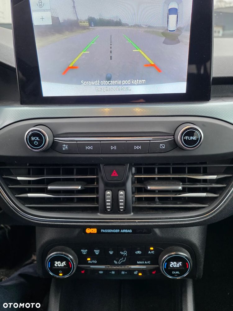 Ford Focus 1.0 EcoBoost Hybrid ACTIVE - 11